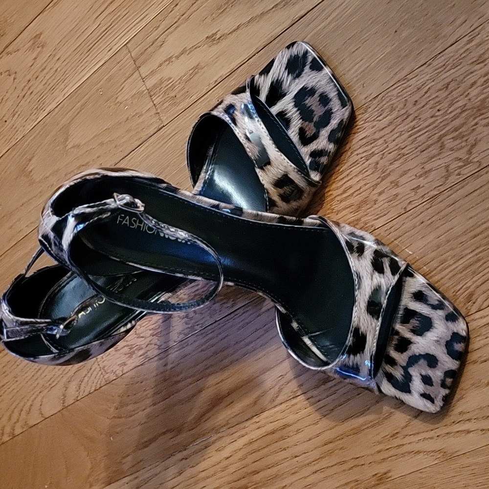 Leopard heels 👠